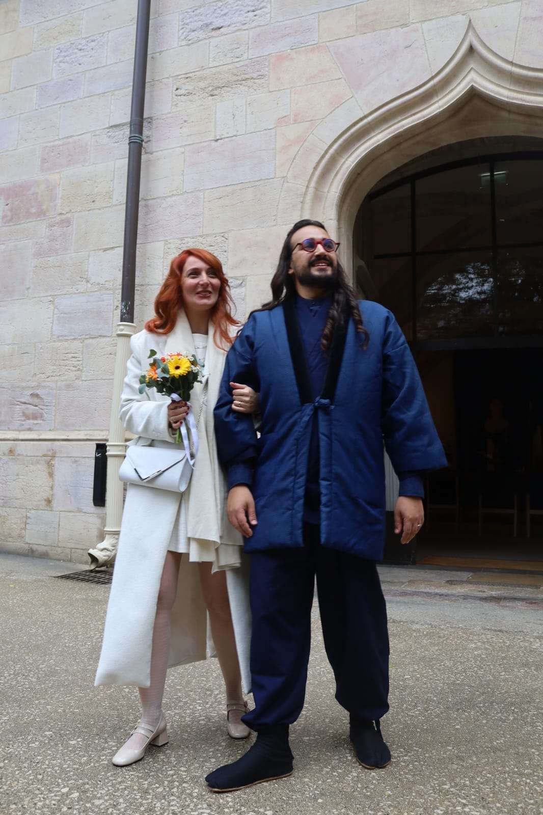 Souleymane et Charlotte a la sortie de la mairie
